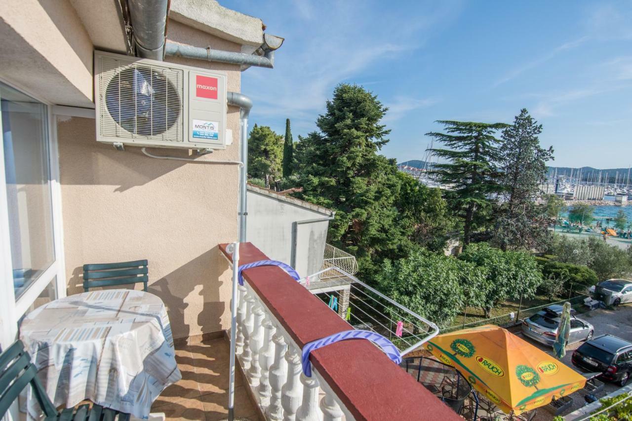 Hotel Sobe Rolo Uz More Biograd Na Moru Exteriér fotografie